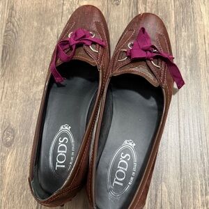 Tod's brown Loafers with burgundy bow